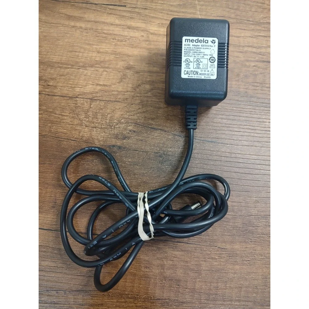 Medela 9207010 AC Adapter Power Supply 9VDC 1A U090100D31 D6
